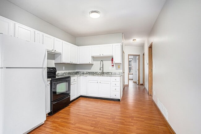 Building Photo - $999- West Lovell 2-Bed/1-Bath upstairs apartment, 789 sq. ft. - Ask about our Security Deposit A...