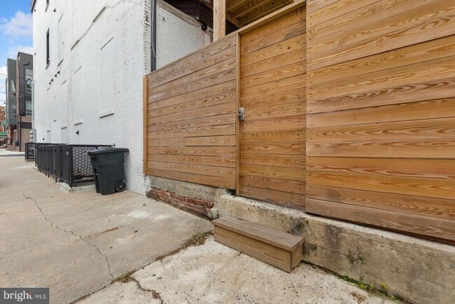Building Photo - 919 N 15th St
