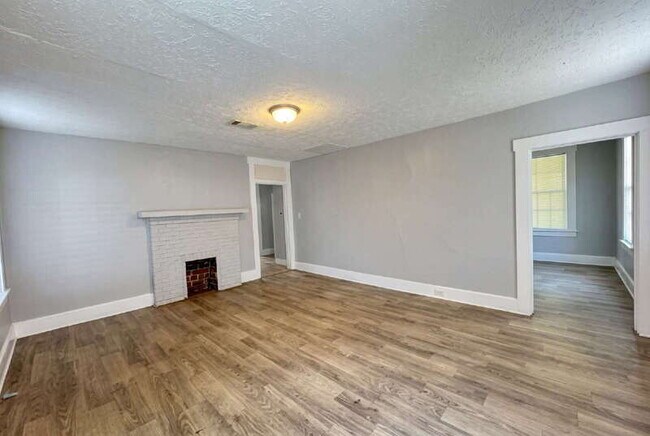 Building Photo - 1111 Henry Ave