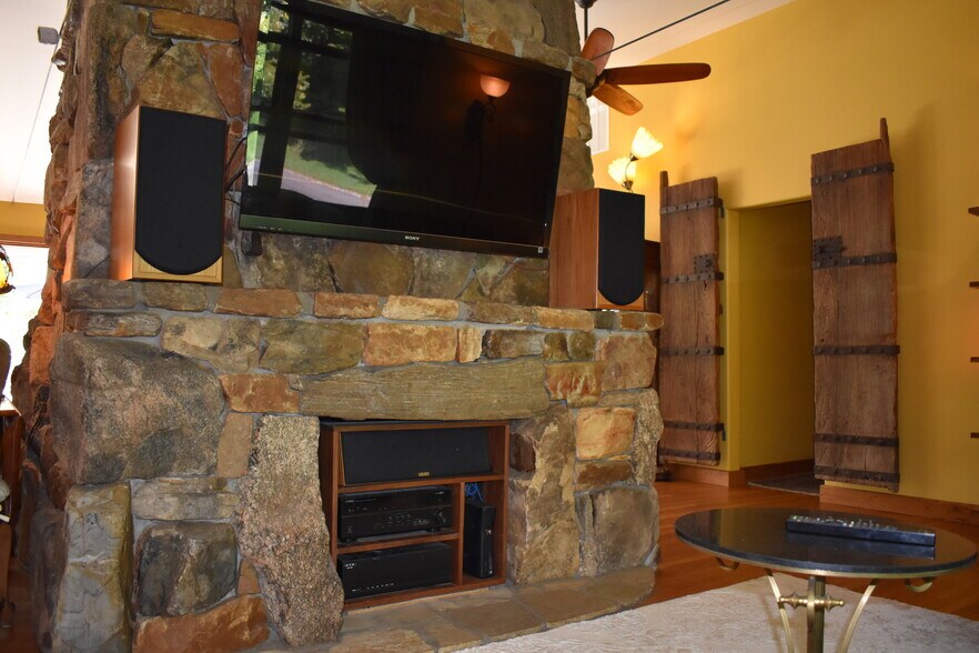 Building Photo - 336 Chunns Cove Rd