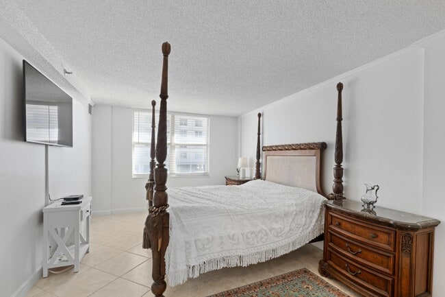 Building Photo - 4505 S Ocean Blvd