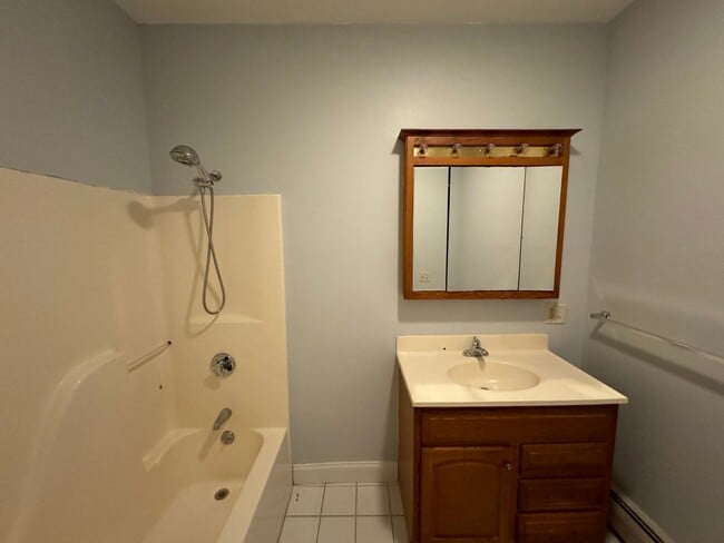 Building Photo - Cozy 1 Bedroom Apartment