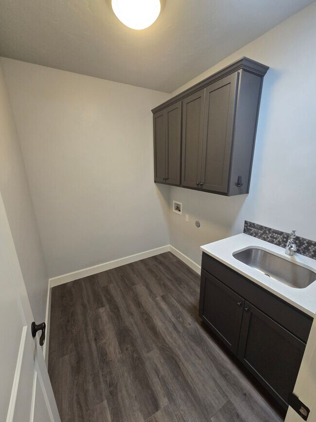 Building Photo - Beautiful Home with Comfort and Convenienc...