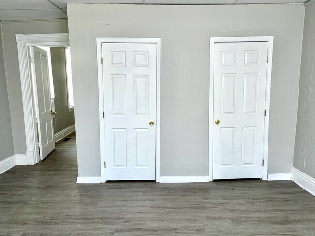 Building Photo - 2826 Saint Xavier St