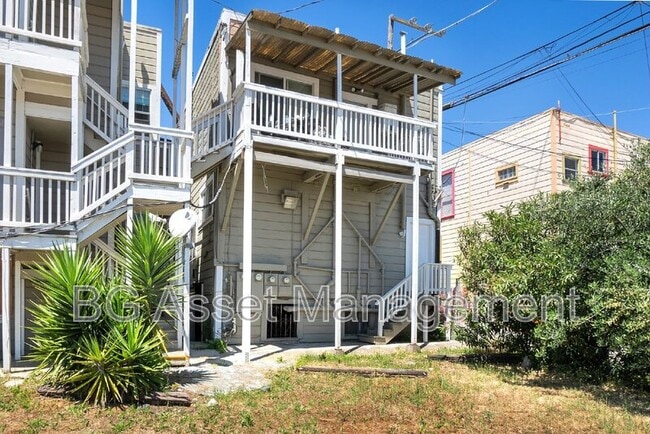 Building Photo - 916 Marin St
