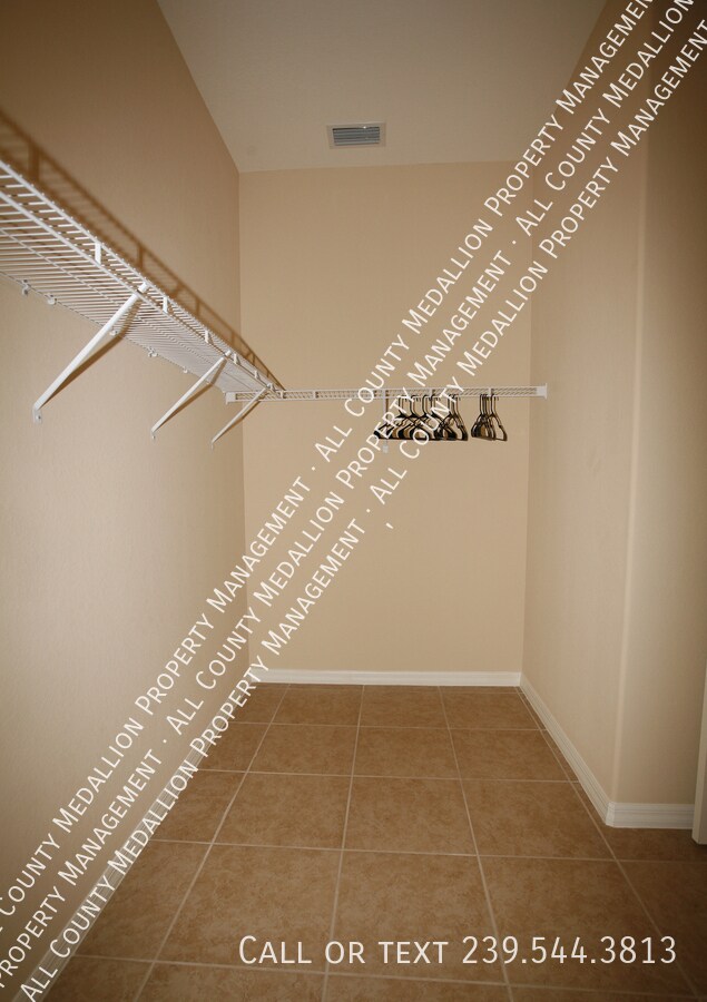Building Photo - 11070 Esteban Dr