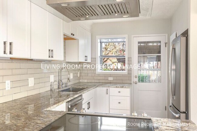 Building Photo - 2935 SE 77th Ave