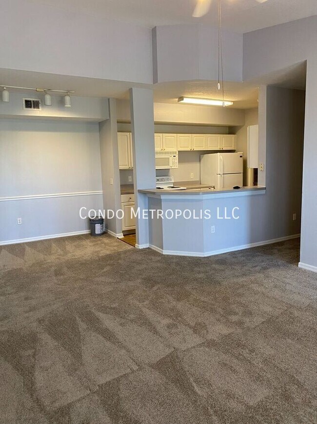 Building Photo - 5566 MetroWest Blvd
