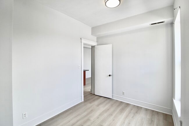 Building Photo - 3720 S Indiana Ave