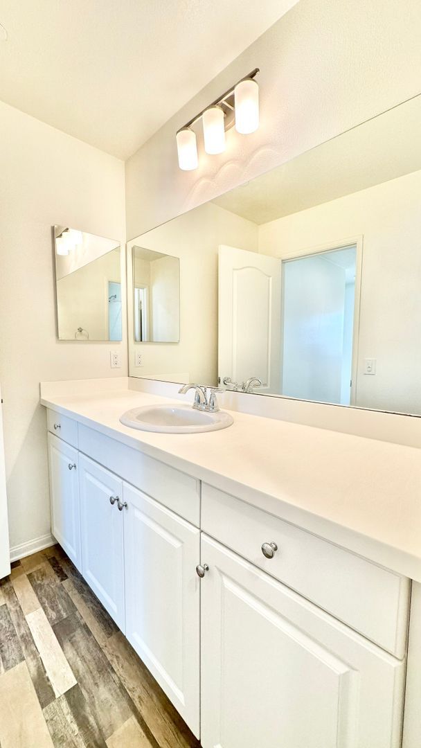 Building Photo - Lovely Two Story Home in the Newer Communi...