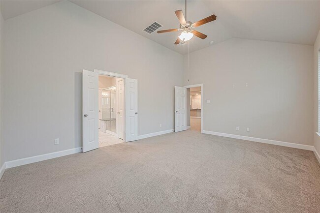 Building Photo - 5511 Highland Dr