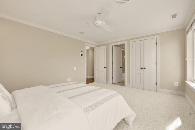 Building Photo - 622 Ponte Villas N