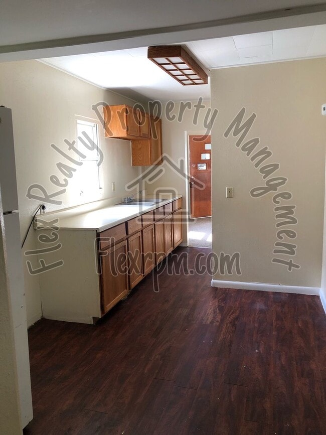 Building Photo - New on the Market 1 bedroom home