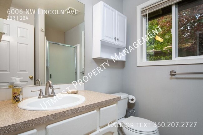 Building Photo - 6006 NW Lincoln Ave