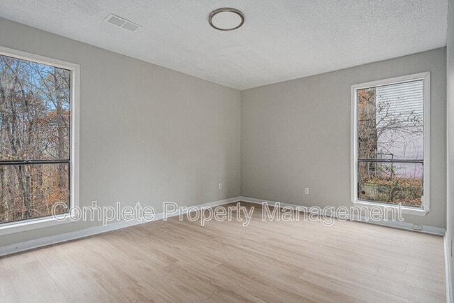 Building Photo - 784 15th Ct NW