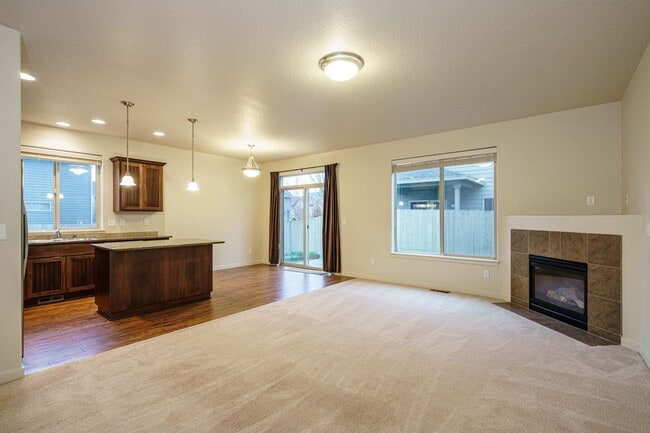 Building Photo - 3 Bedroom 2.5 Bath with Rasied Garden Beds - Felida Park Neighborhood