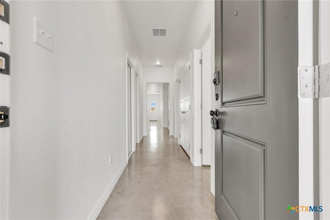 Building Photo - 3902 American Elm Dr