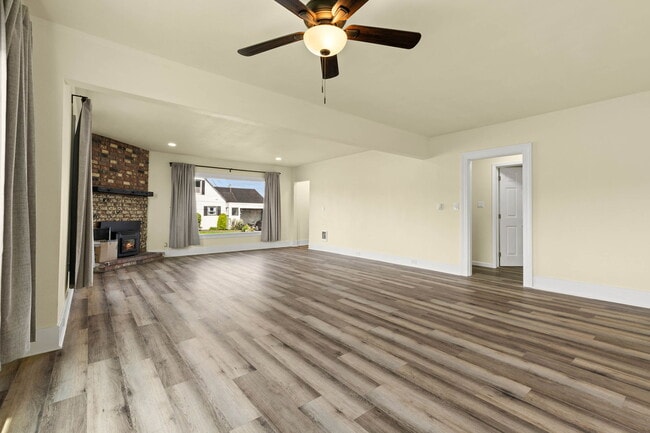 Building Photo - 419 N Alder St