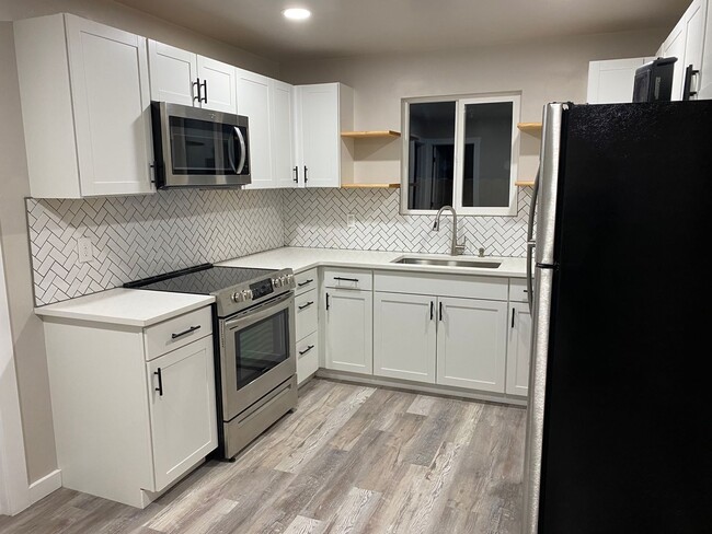 Building Photo - Remodeled 2 Bedroom 1 Bathroom House **Available NOW**