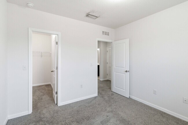 Building Photo - 9973 Hound Chase Dr