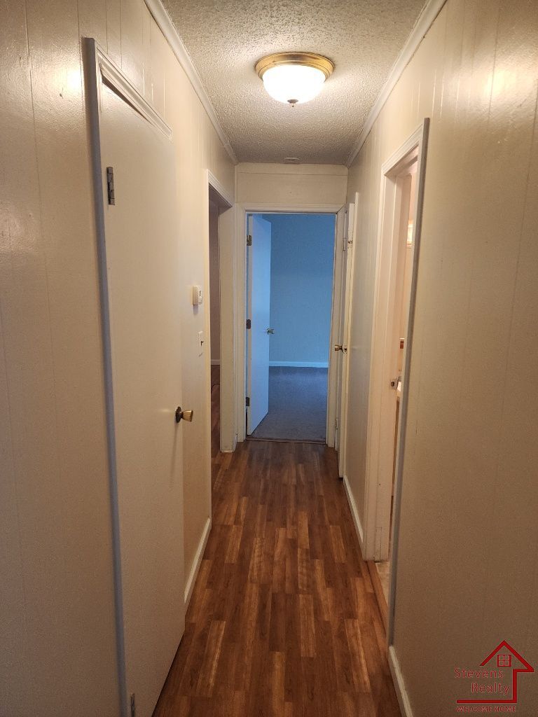 Building Photo - 163 Lakeshire Dr