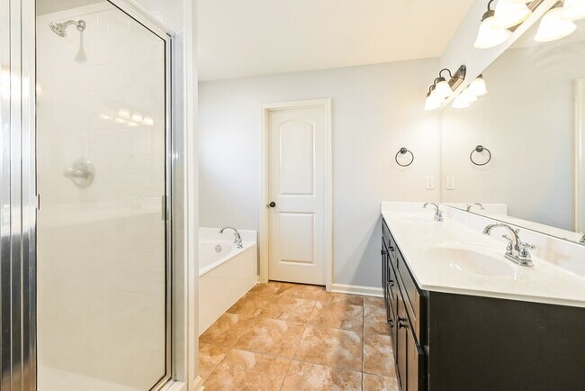 Building Photo - 2639 Cherry Tree Dr