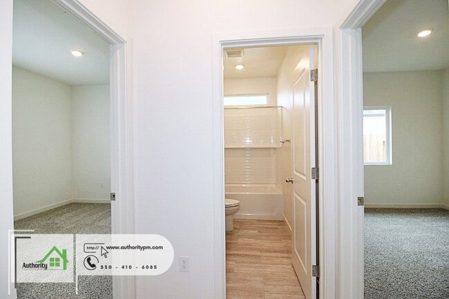 Building Photo - 2843 Hopkins Ave