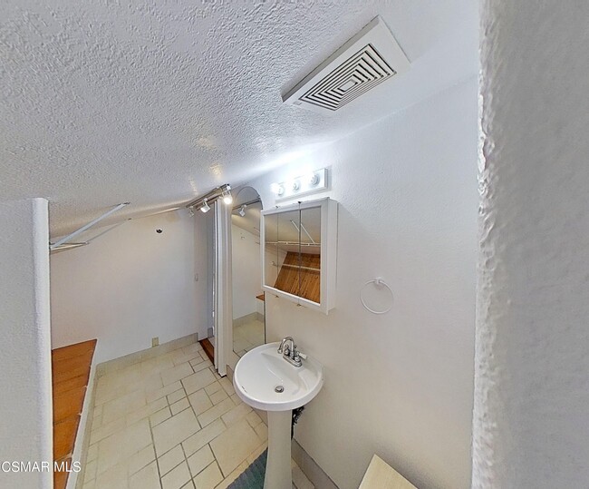 Building Photo - 3042 E Cumberland Ct