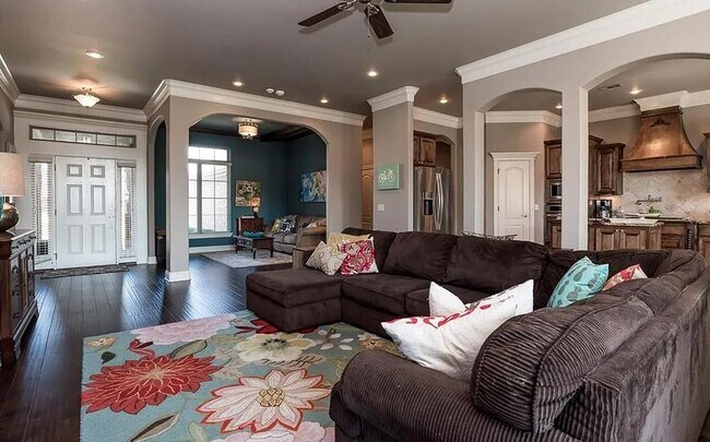 Building Photo - 3403 SW Crosswinds Blvd