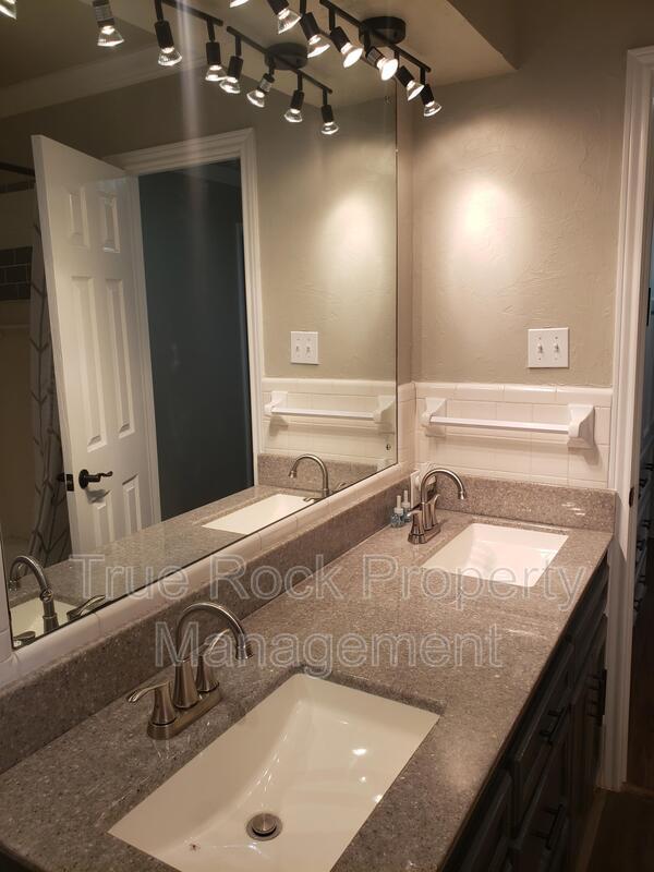 Building Photo - 204 S Morrison Dr