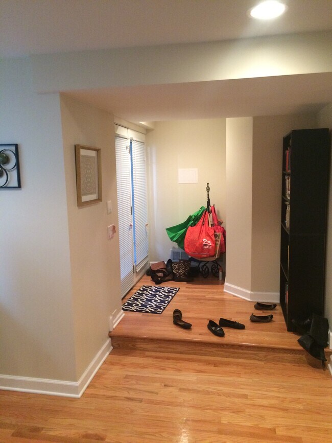 Building Photo - 1659 N Halsted St