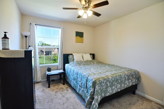 Building Photo - 4481 Bridgeview Ln