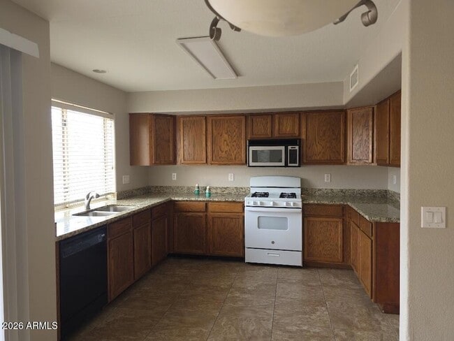 Building Photo - 16654 W Culver St