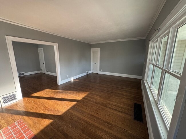 Building Photo - 2115 Lewis Dr