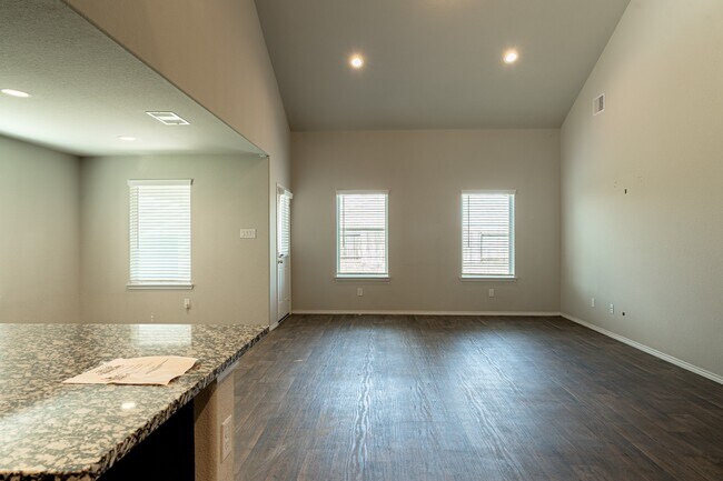 Building Photo - 1834 Brady Shores Dr