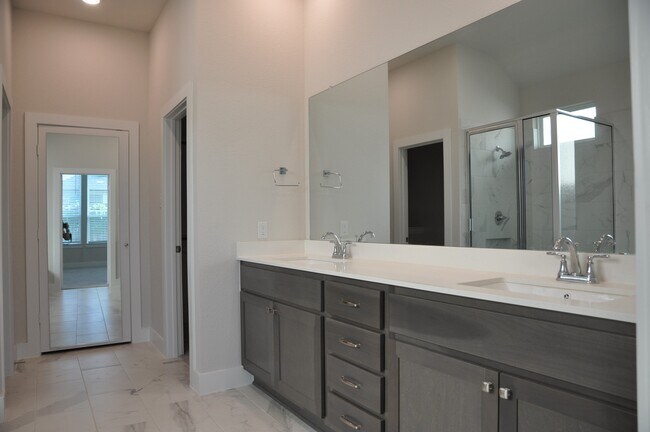 Building Photo - 31822 Grand Orch Ln