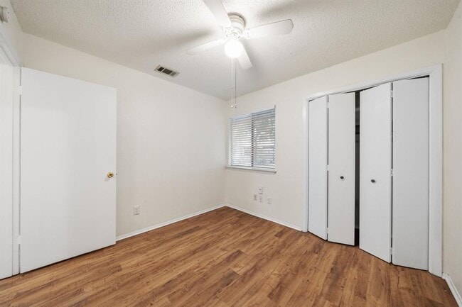 Building Photo - 100 Meteor Dr