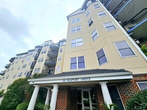 Building Photo - 10 Seaport Dr