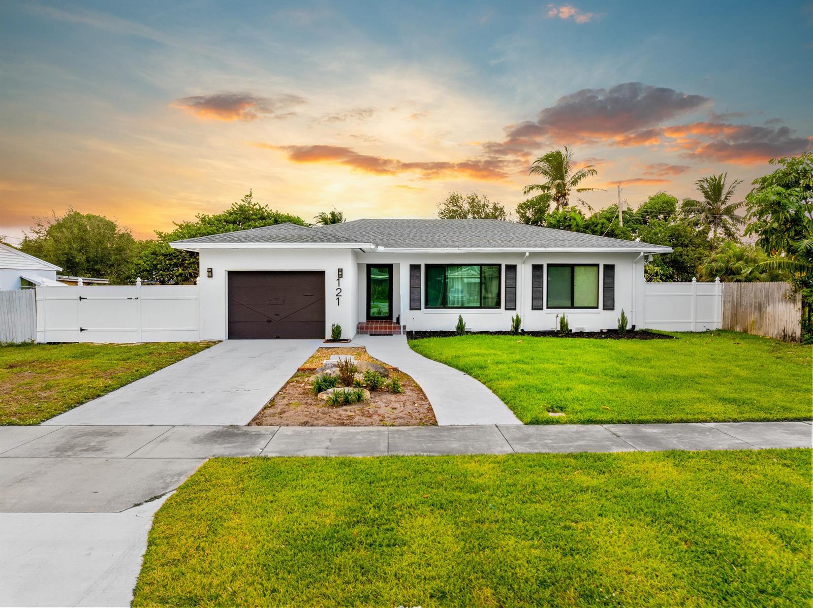 Building Photo - 121 Bayberry Dr