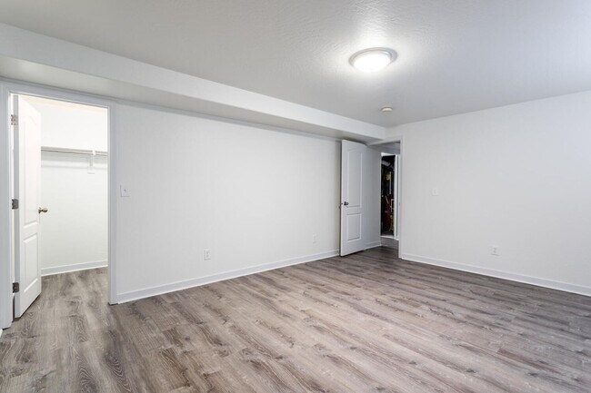 Building Photo - Tranquil Retreat in Trailside