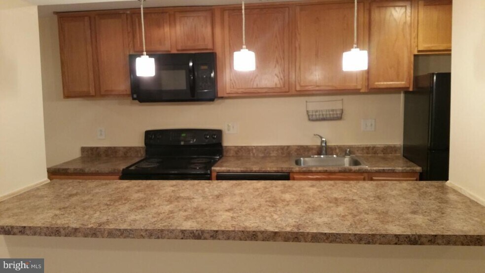 Building Photo - 645 L St NE