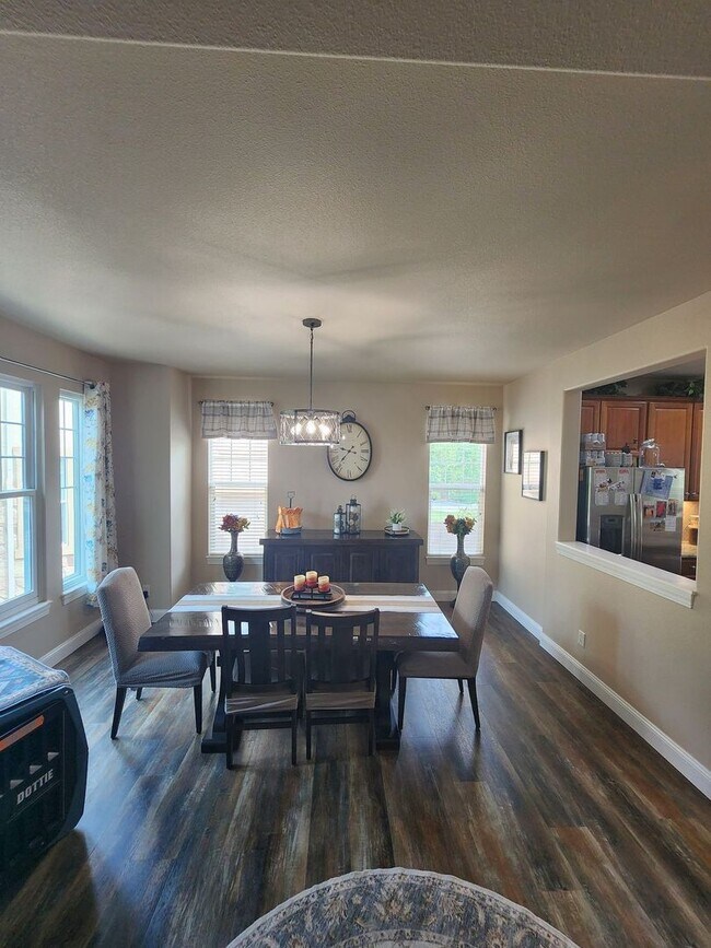 Building Photo - Beautiful Home in Pine Creek