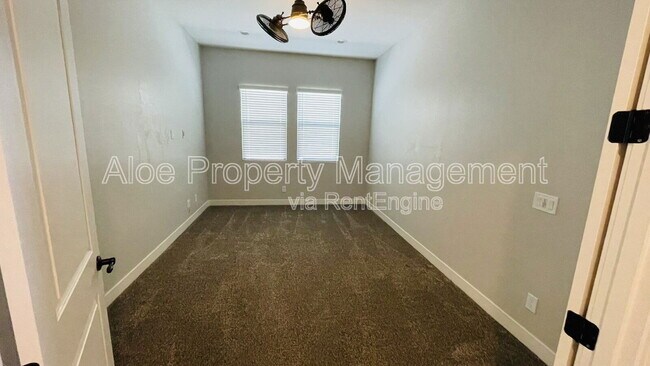 Building Photo - 2995 W Lynx Dr