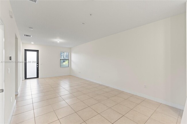 Building Photo - 7831 NW 104th Ave