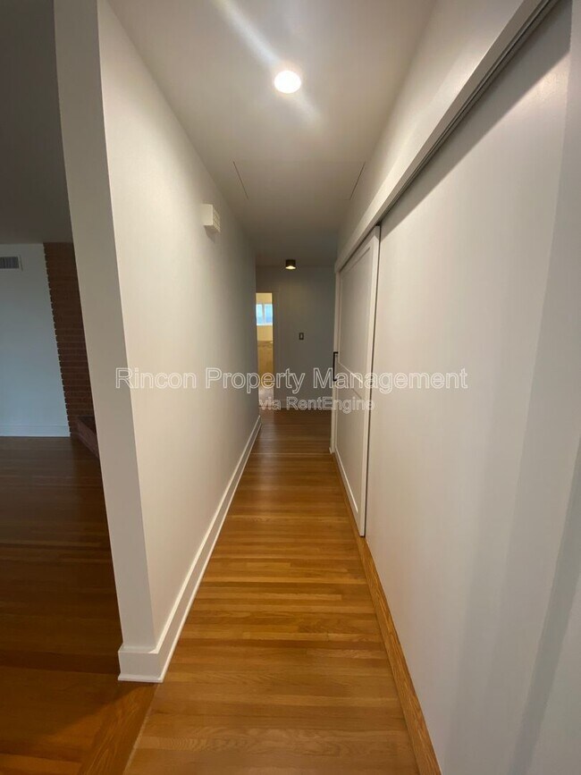 Building Photo - 373 Sierra Dr