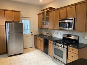 Building Photo - 15 Trowbridge St