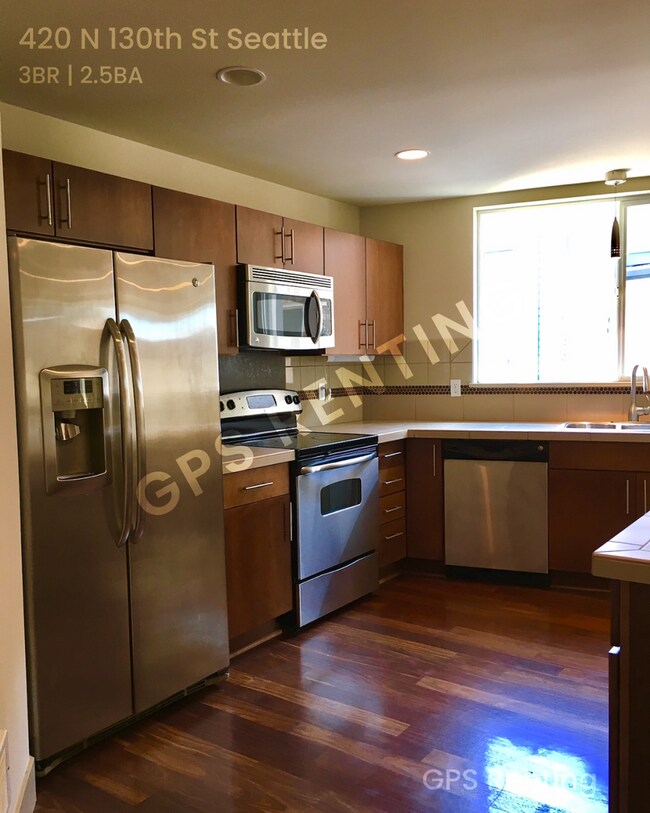 Building Photo - 420 N 130th St