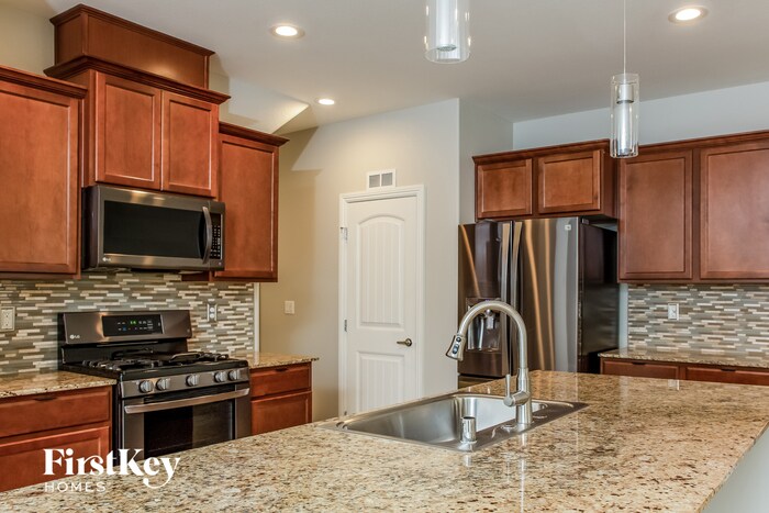 Building Photo - 6846 Majestic Palm Dr