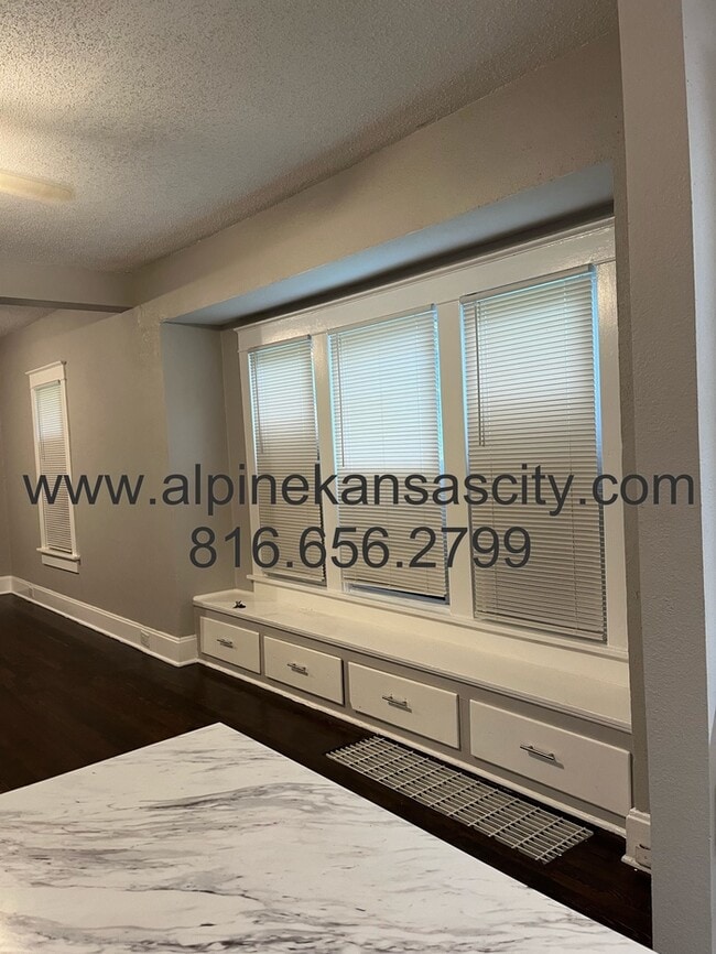 Building Photo - Updated Bungalow in Center District! Section 8 OK.