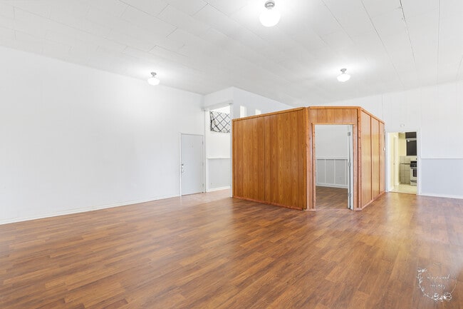 Building Photo - 19 S Green St